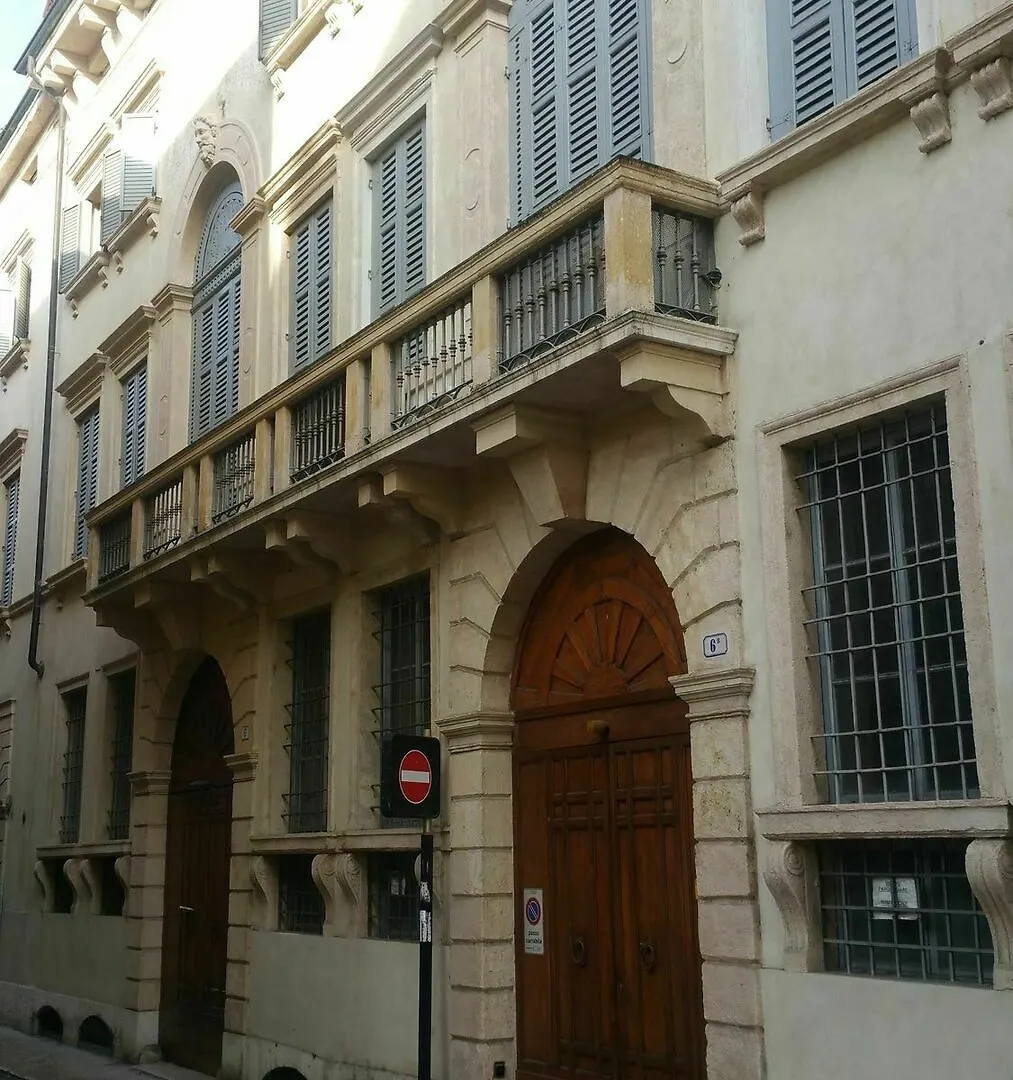 Palazzo Camozzini Apartments Verona